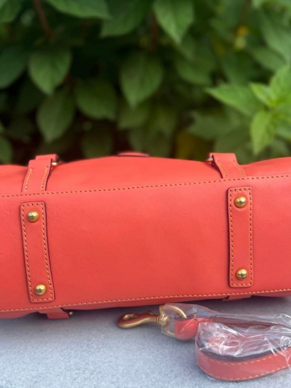 Dooney & Bourke Florentine Satchel in excellent condition - Picture 3 of 4
